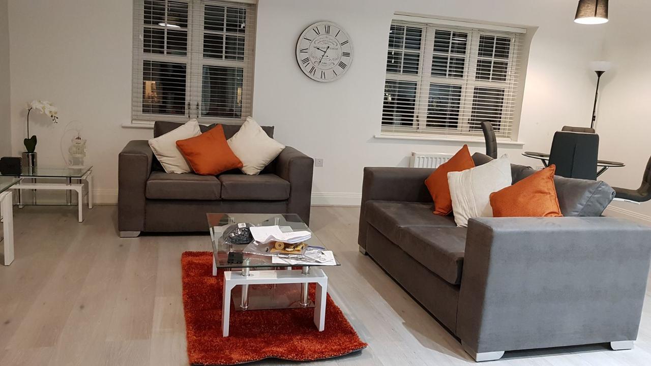 Helios Court Penthouse Serviced Apartment By Ferndale Мейденхед Экстерьер фото