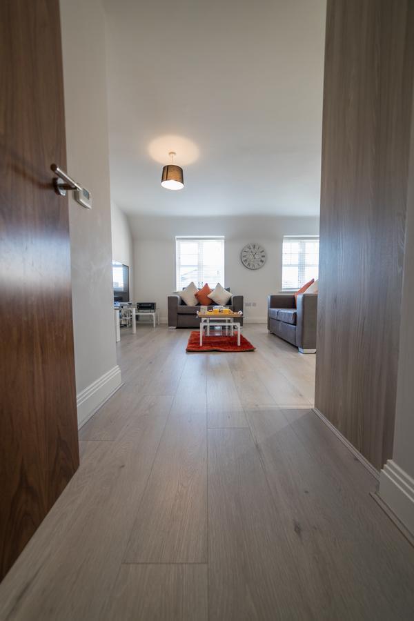 Helios Court Penthouse Serviced Apartment By Ferndale Мейденхед Экстерьер фото