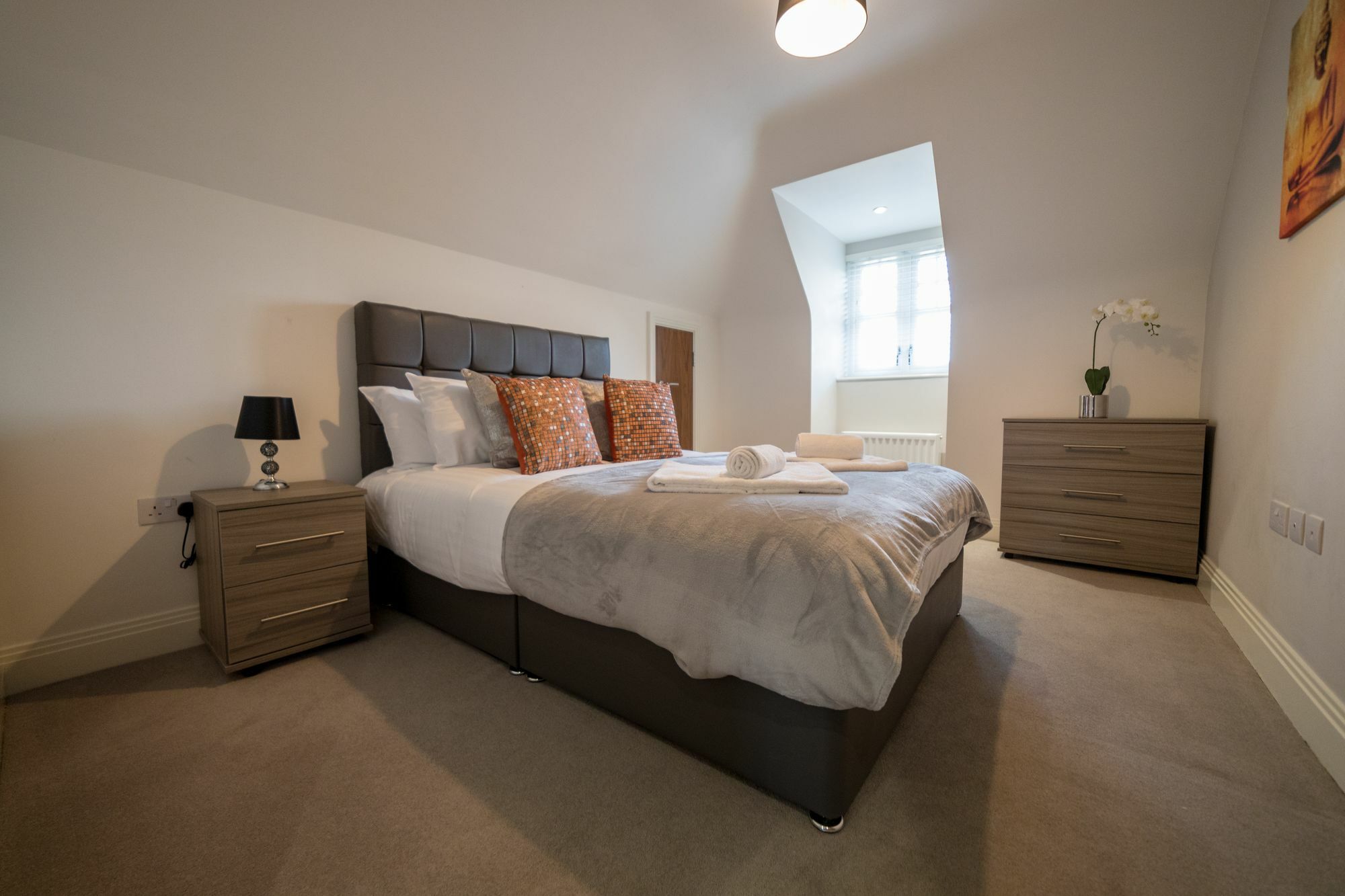 Helios Court Penthouse Serviced Apartment By Ferndale Мейденхед Экстерьер фото