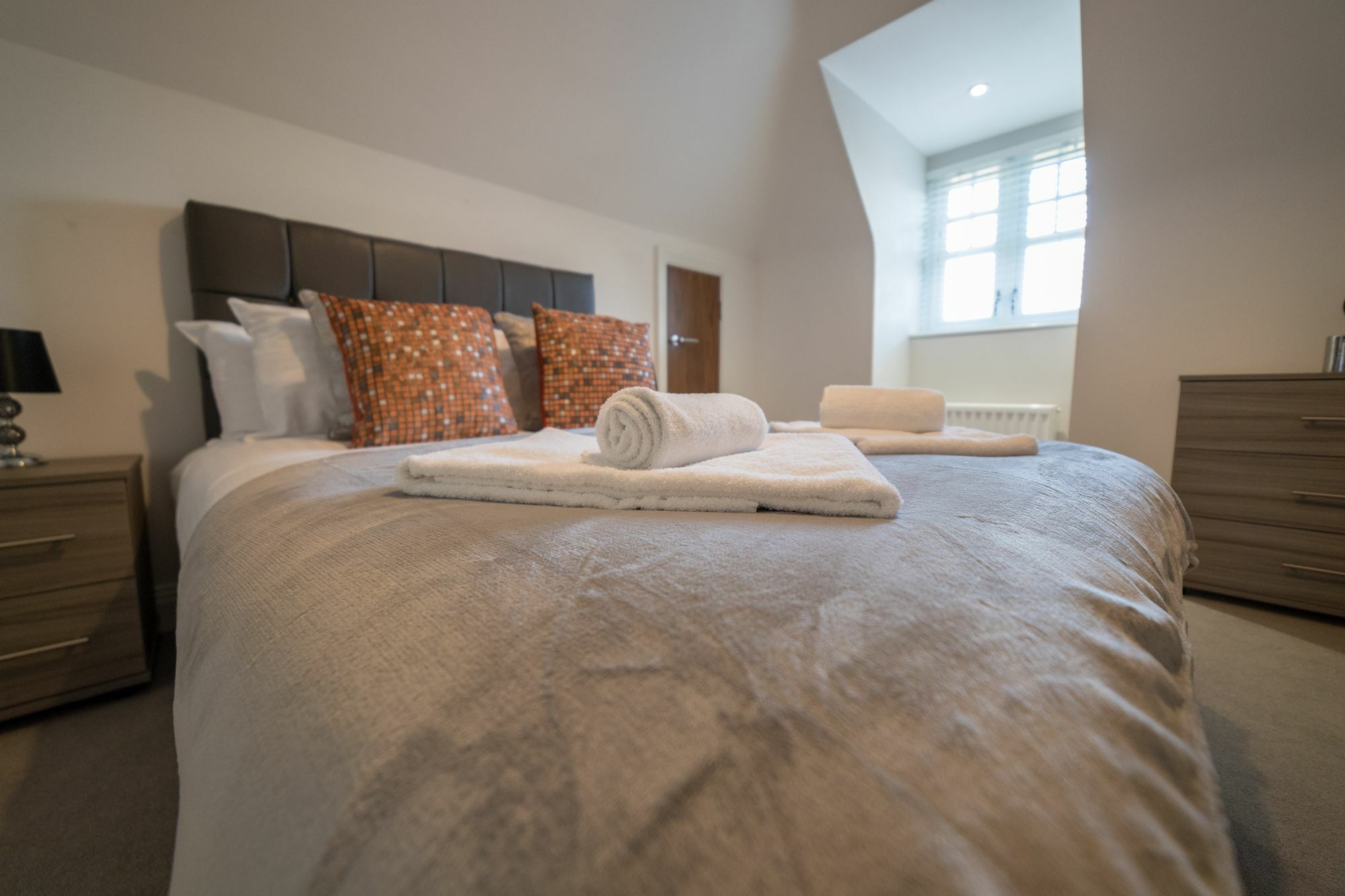 Helios Court Penthouse Serviced Apartment By Ferndale Мейденхед Экстерьер фото