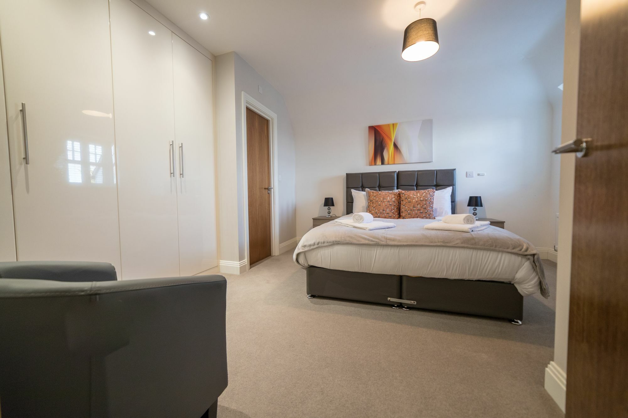 Helios Court Penthouse Serviced Apartment By Ferndale Мейденхед Экстерьер фото