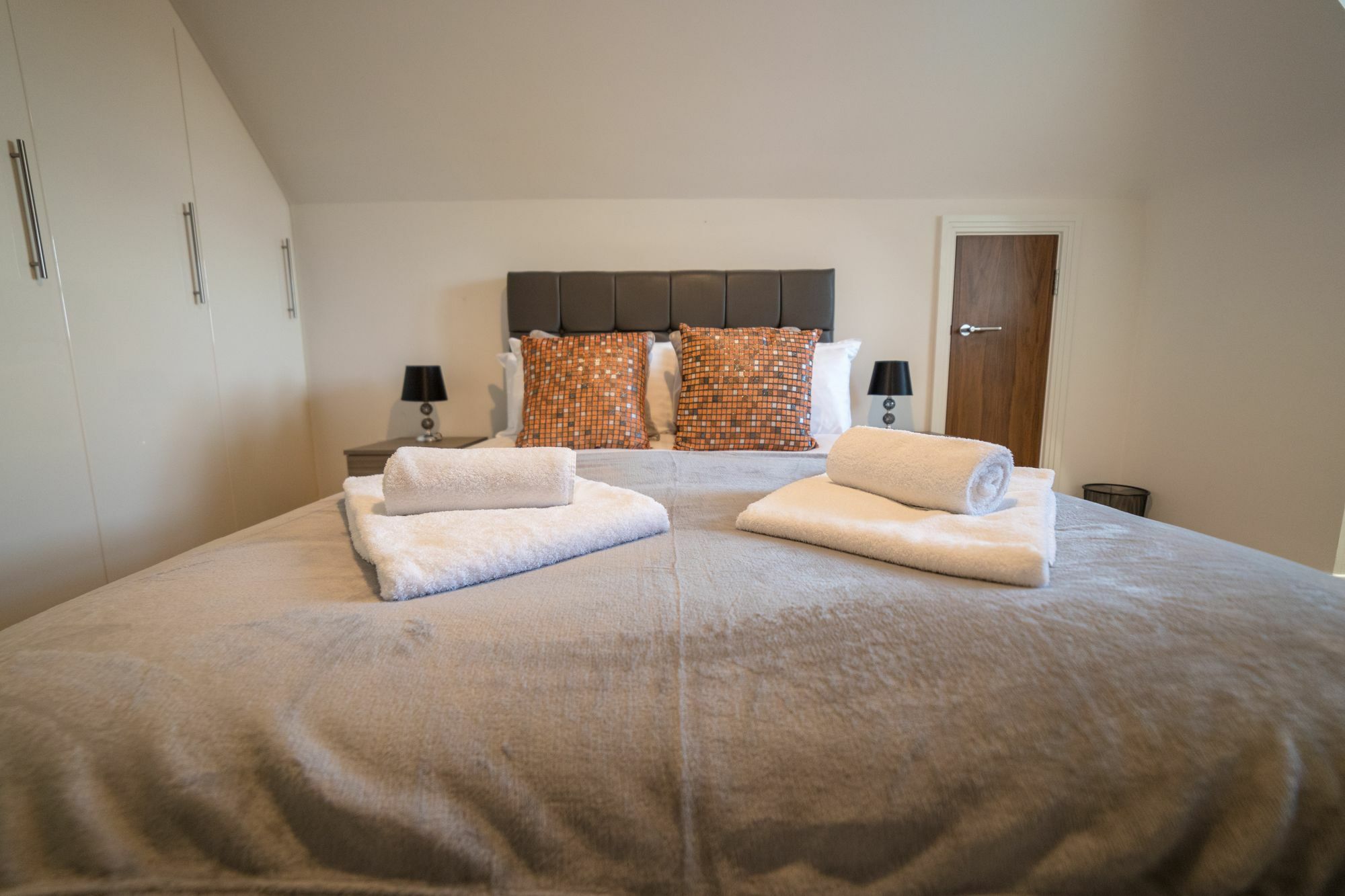 Helios Court Penthouse Serviced Apartment By Ferndale Мейденхед Экстерьер фото