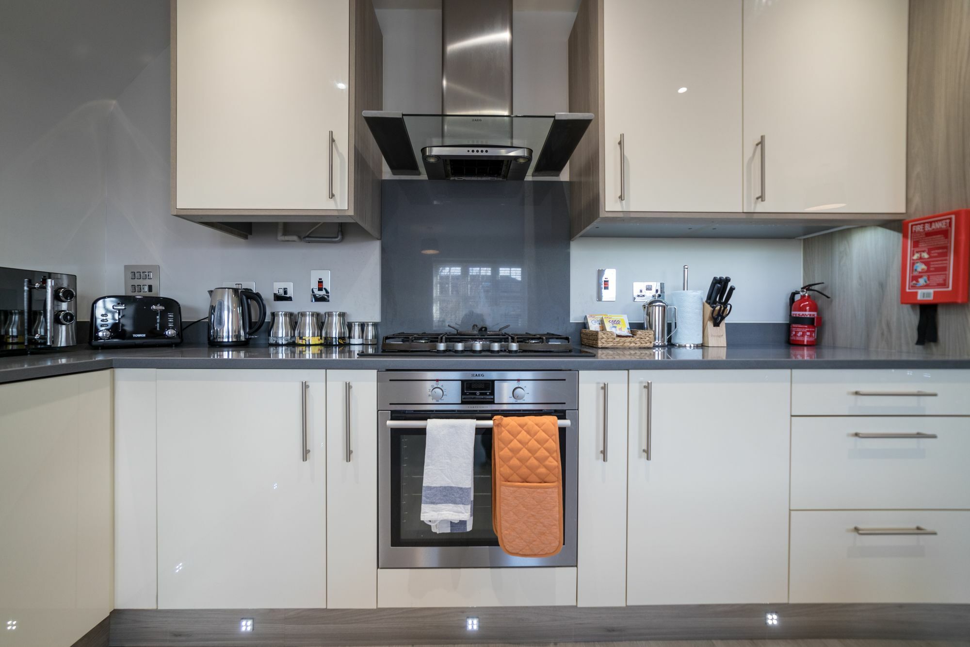 Helios Court Penthouse Serviced Apartment By Ferndale Мейденхед Экстерьер фото